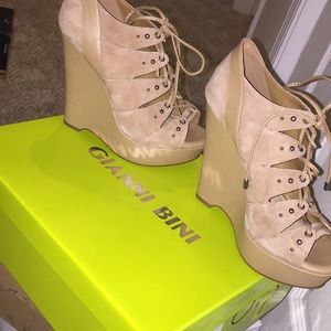 Brand new Gianni Bini wedges 💃🏼